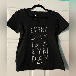 Nike t-shirt size small